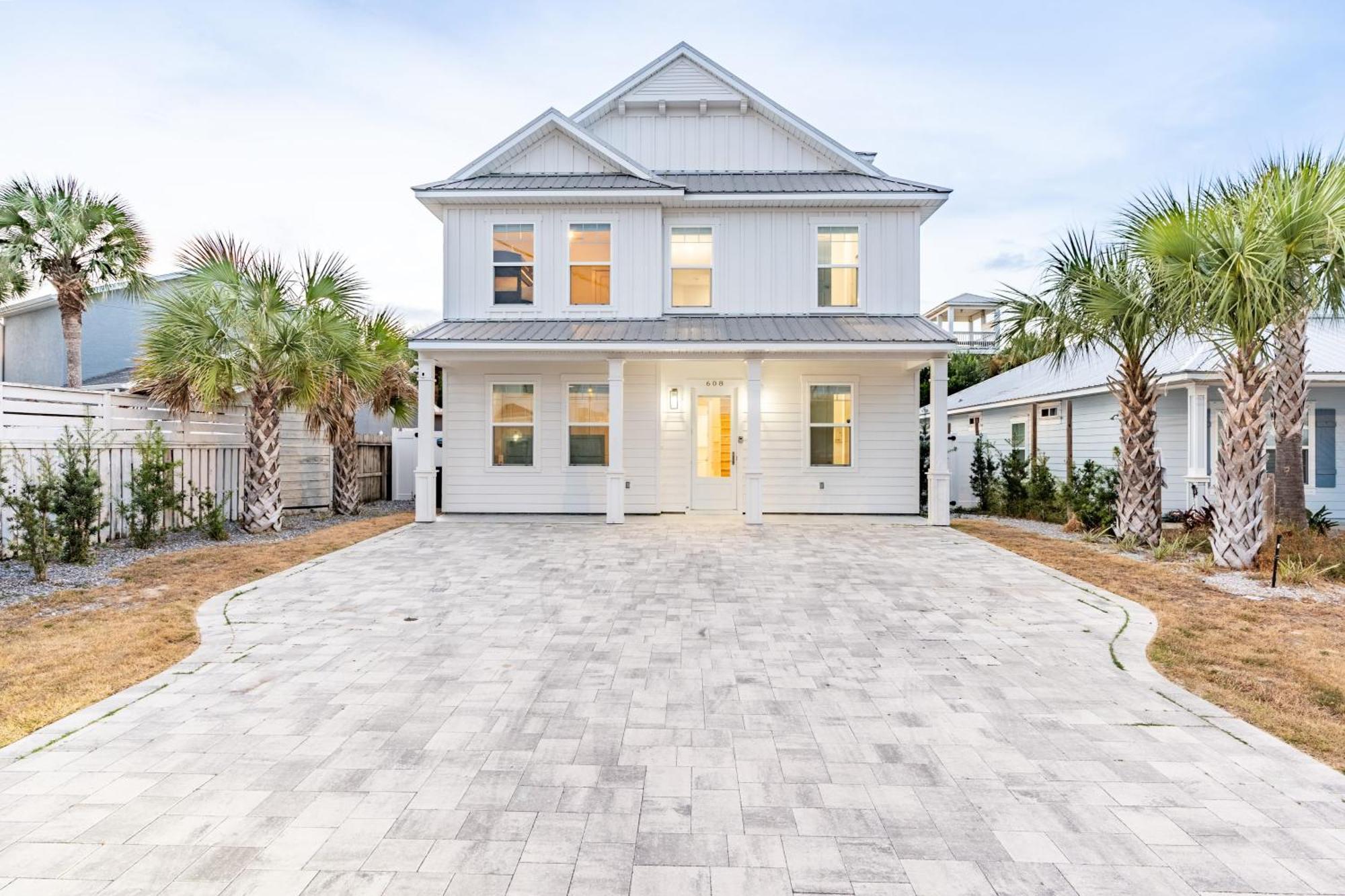 Modern 5bdr W Private Pool 2 Min Walk To The Montoute By Avantstay * Panama City Beach