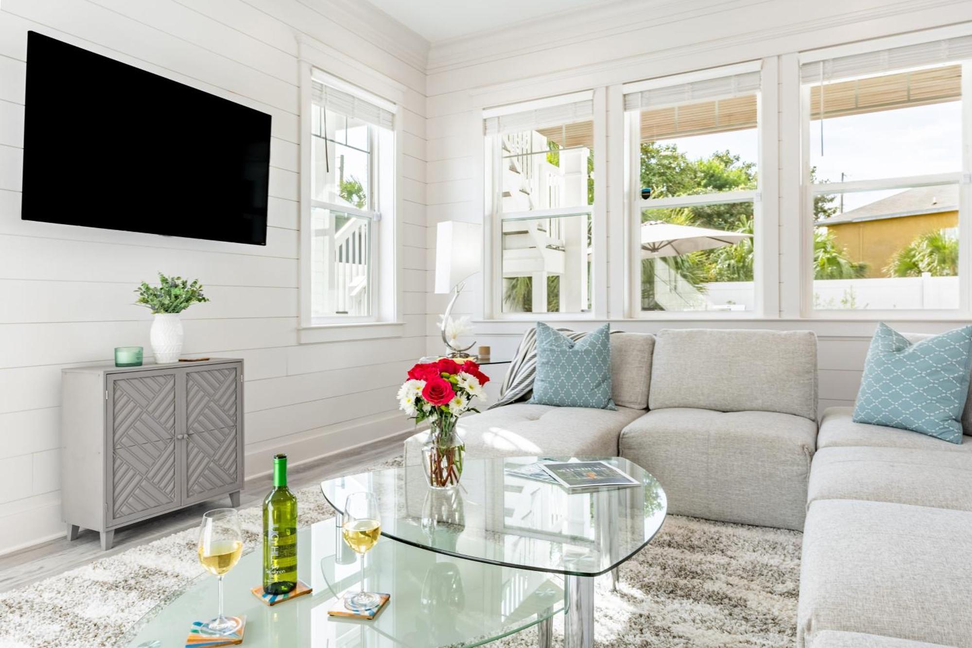 Modern 5bdr W Private Pool 2 Min Walk To The Montoute By Avantstay Holiday home Panama City Beach